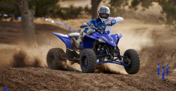 2019-yamaha-yfz450r-eu-racing-blue-action-002