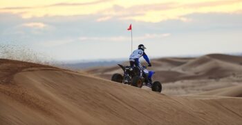 2019-yamaha-yfz450r-eu-racing-blue-action-003