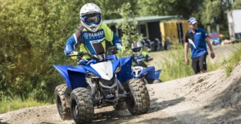 2019-yamaha-yfz50-eu-racing-blue-action-010